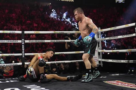 Canelo Álvarez defeats Jaime Munguía by unanimous decision: .